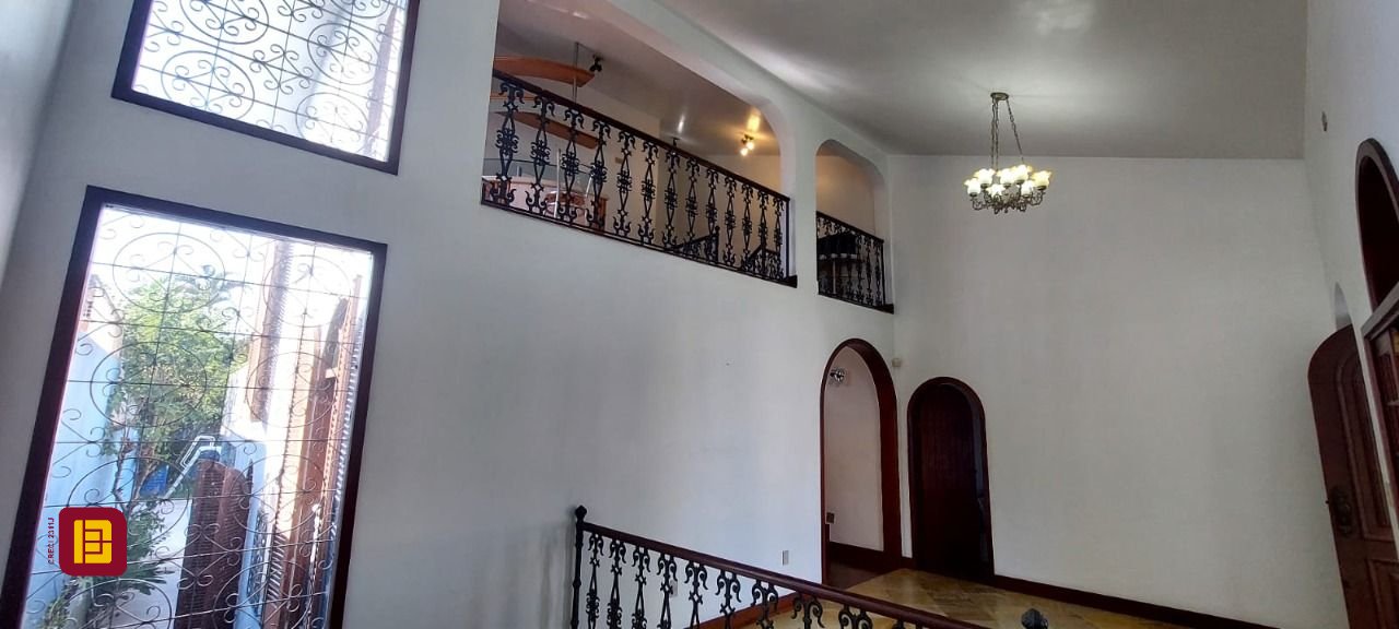 Casa com 300m², 4 garagens, no bairro Jardim Atlântico em Florianópolis