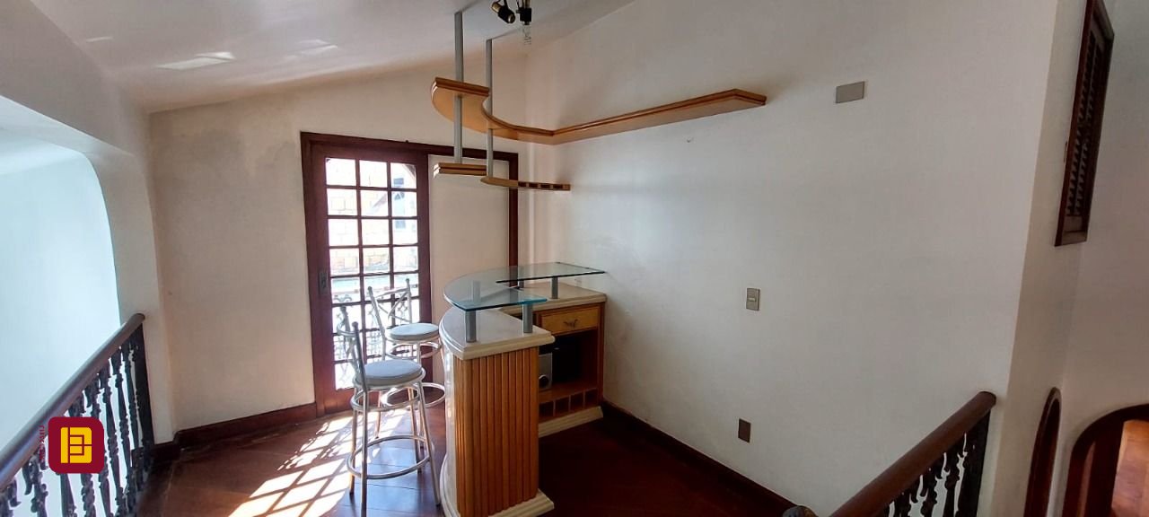Casa com 300m², 4 garagens, no bairro Jardim Atlântico em Florianópolis