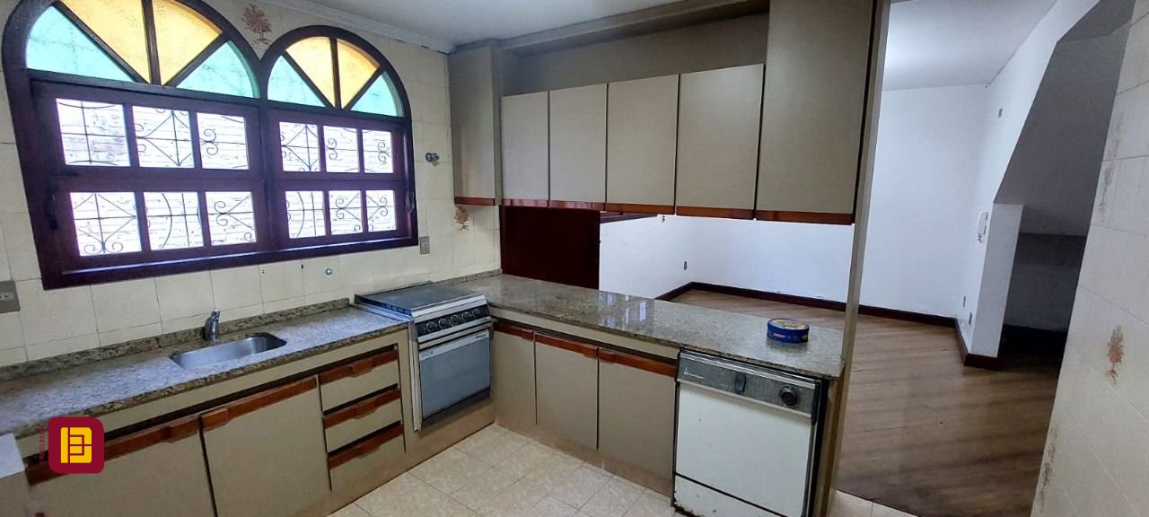Casa com 300m², 4 garagens, no bairro Jardim Atlântico em Florianópolis