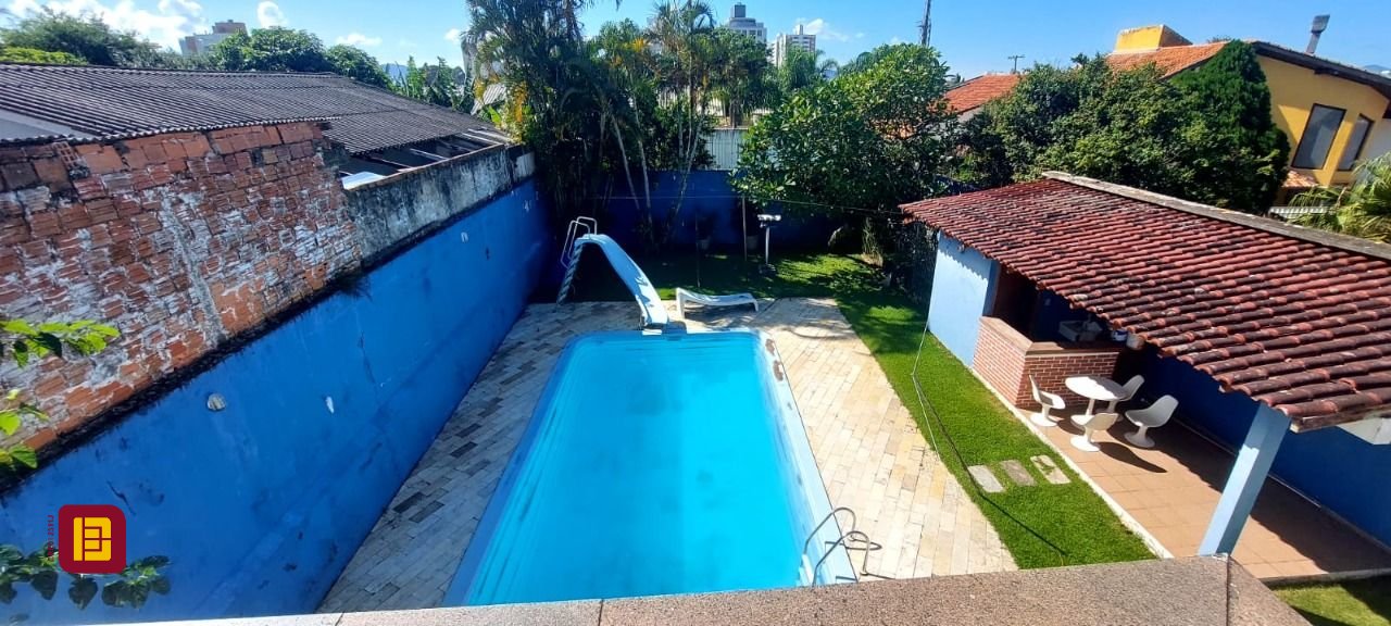 Casa com 300m², 4 garagens, no bairro Jardim Atlântico em Florianópolis