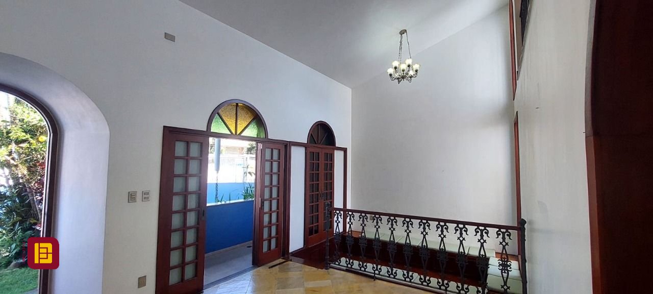 Casa com 300m², 4 garagens, no bairro Jardim Atlântico em Florianópolis