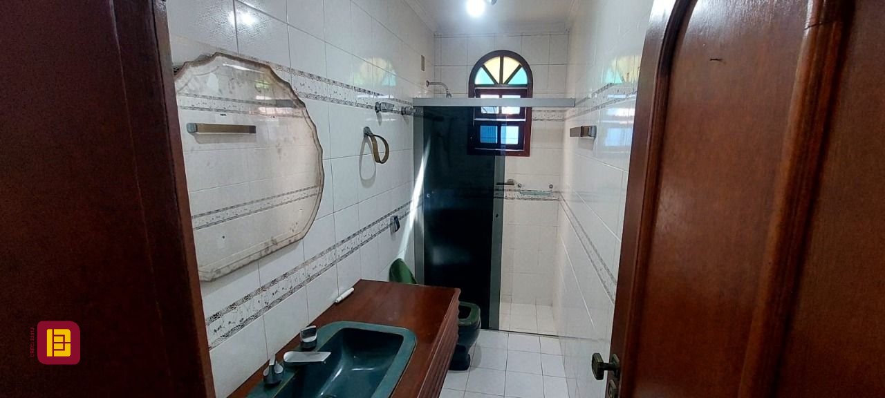 Casa com 300m², 4 garagens, no bairro Jardim Atlântico em Florianópolis