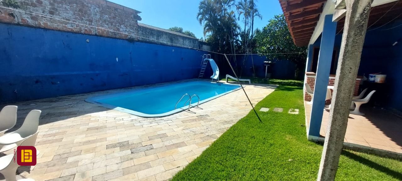 Casa com 300m², 4 garagens, no bairro Jardim Atlântico em Florianópolis