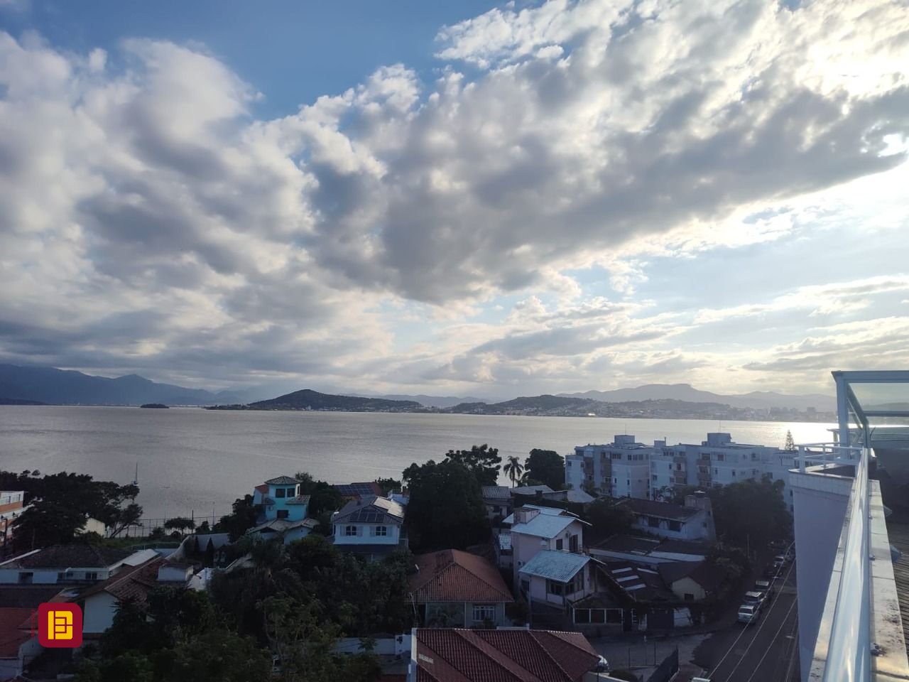 Cobertura com 396m², 3 quartos (sendo 1 suíte), 2 garagens, no bairro Bom Abrigo em Florianópolis