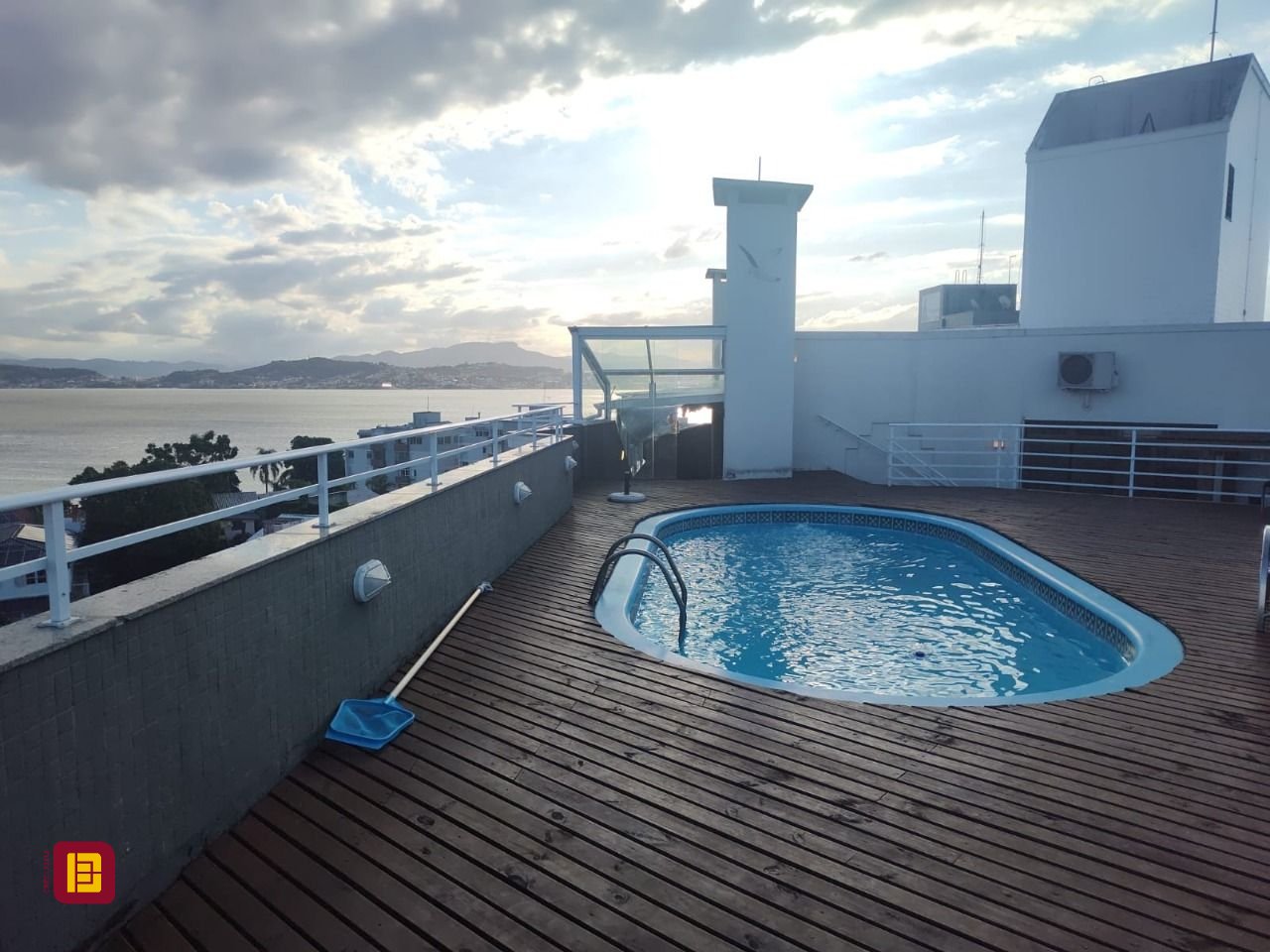 Cobertura com 396m², 3 quartos (sendo 1 suíte), 2 garagens, no bairro Bom Abrigo em Florianópolis