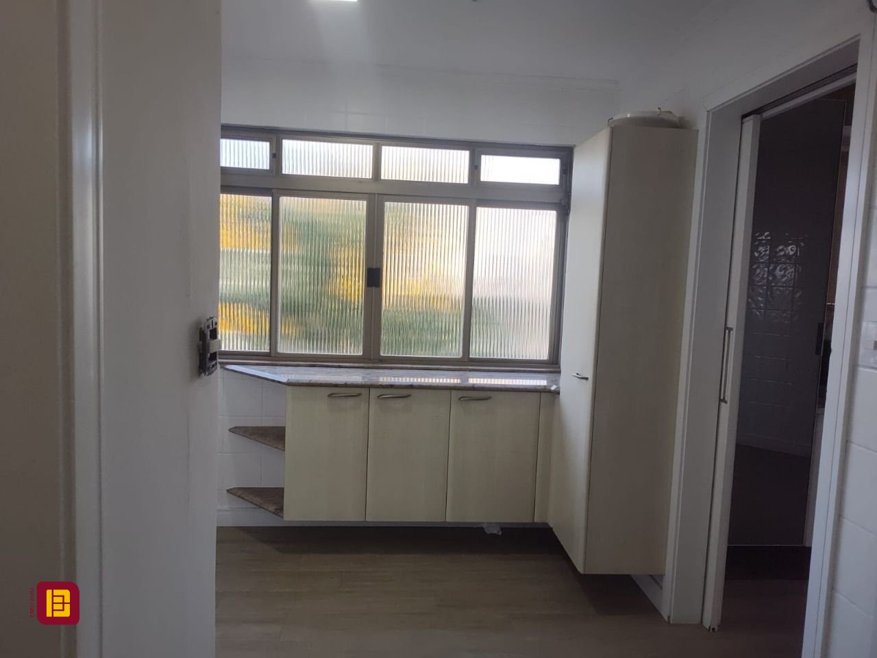 Cobertura com 396m², 3 quartos (sendo 1 suíte), 2 garagens, no bairro Bom Abrigo em Florianópolis