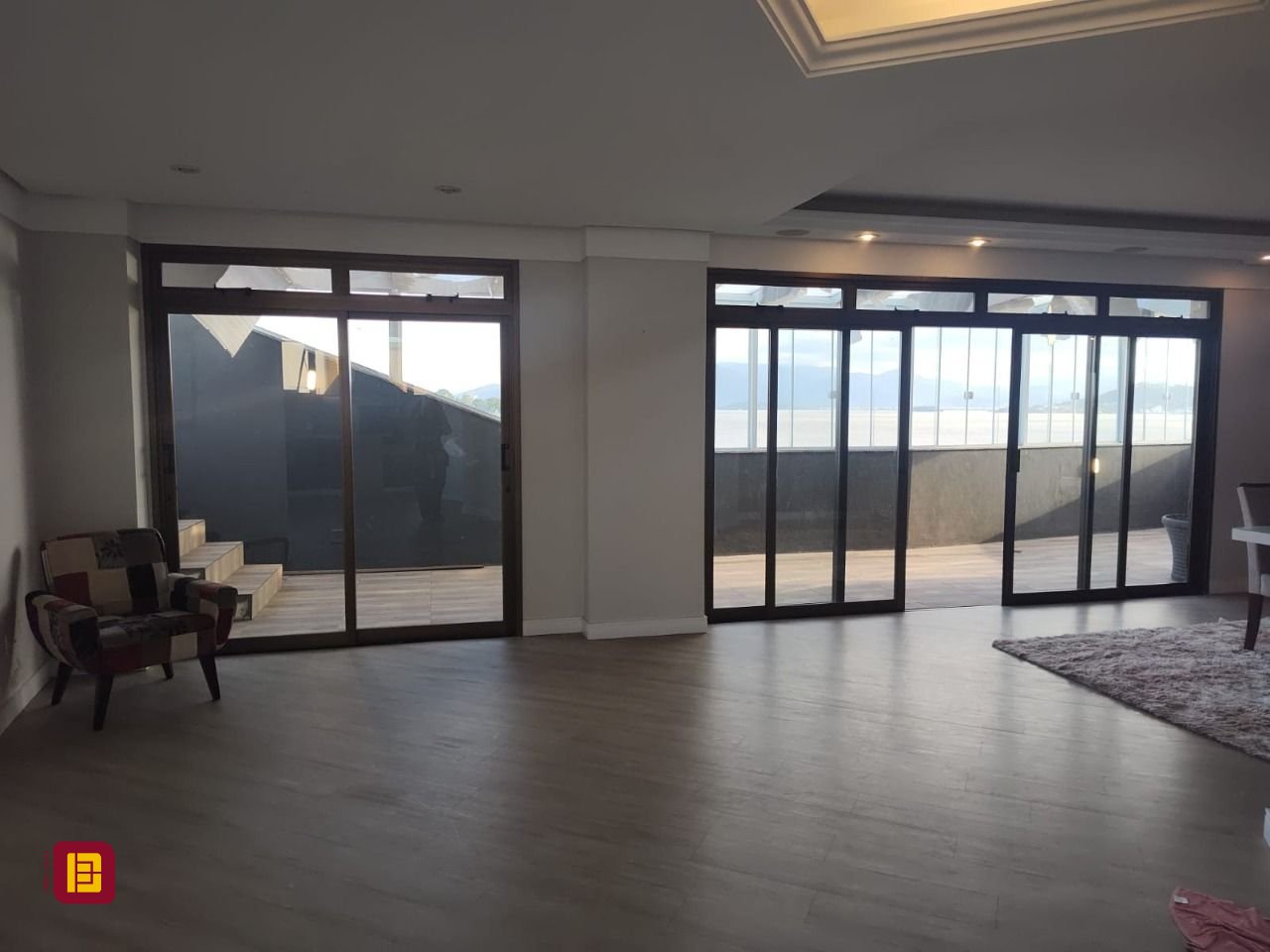 Cobertura com 396m², 3 quartos (sendo 1 suíte), 2 garagens, no bairro Bom Abrigo em Florianópolis