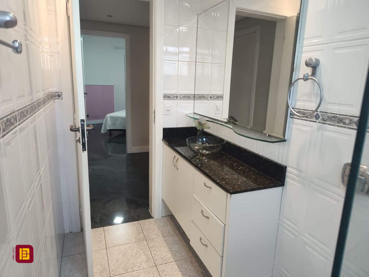 Cobertura com 396m², 3 quartos (sendo 1 suíte), 2 garagens, no bairro Bom Abrigo em Florianópolis