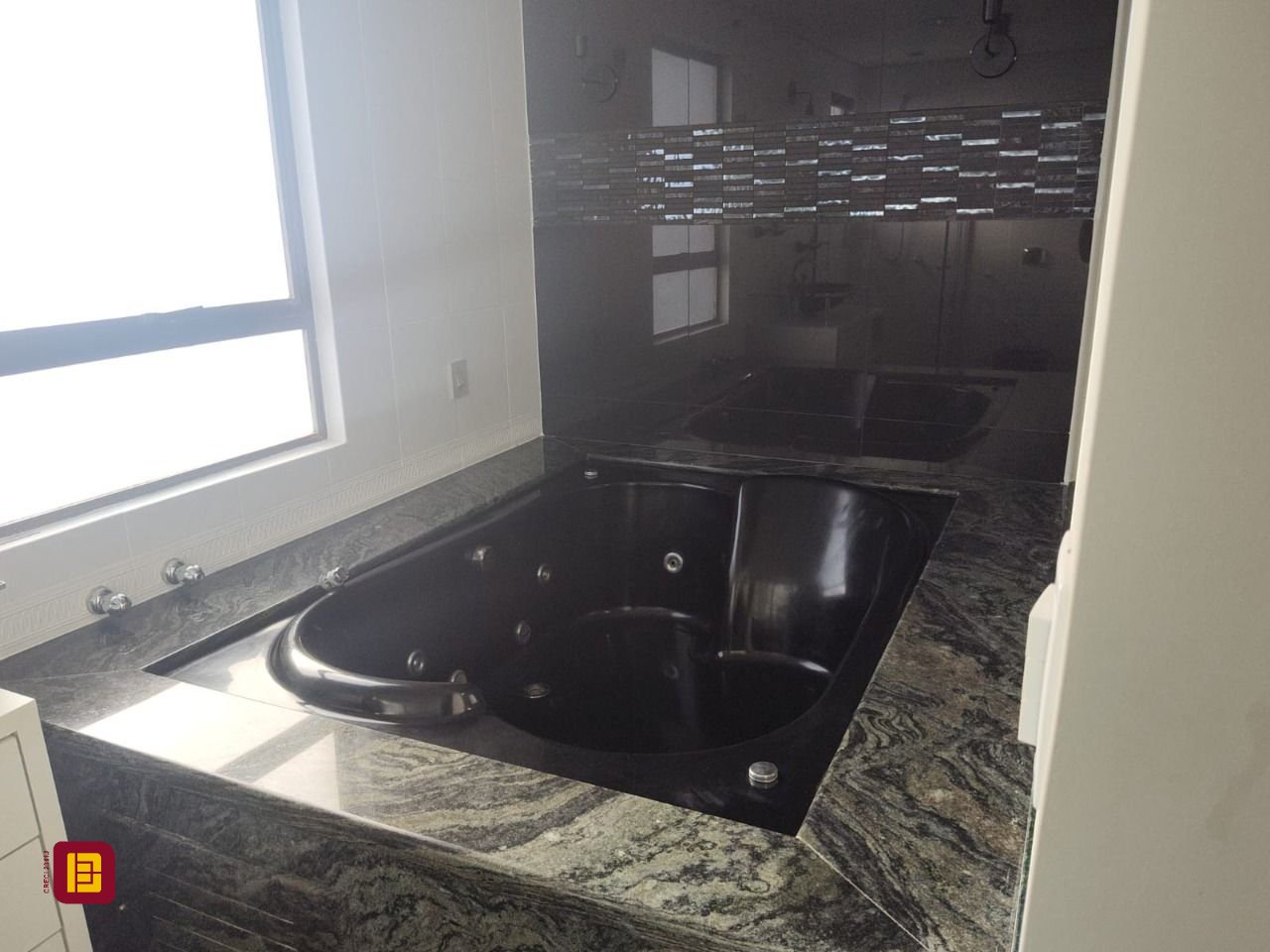 Cobertura com 396m², 3 quartos (sendo 1 suíte), 2 garagens, no bairro Bom Abrigo em Florianópolis