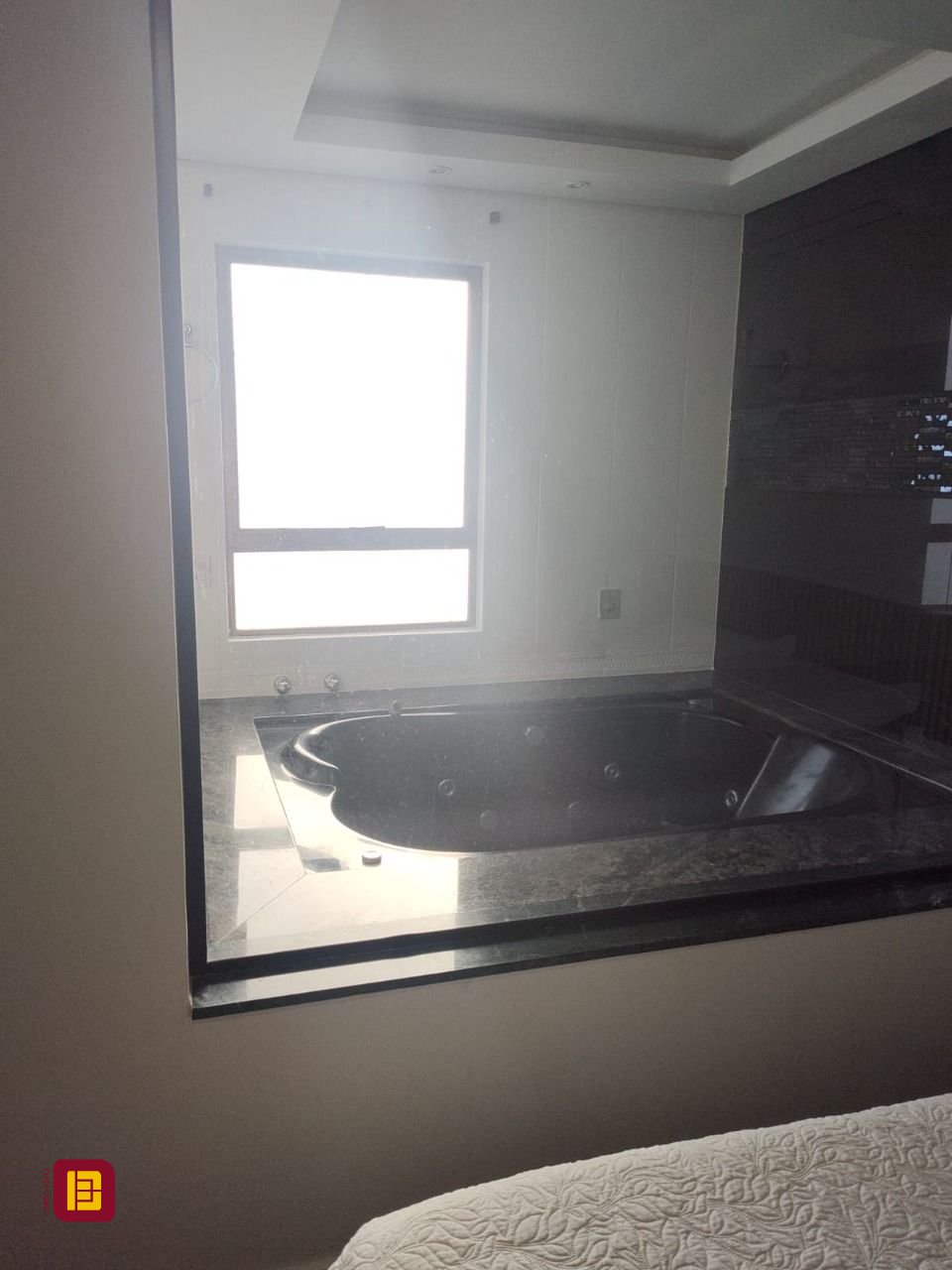 Cobertura com 396m², 3 quartos (sendo 1 suíte), 2 garagens, no bairro Bom Abrigo em Florianópolis