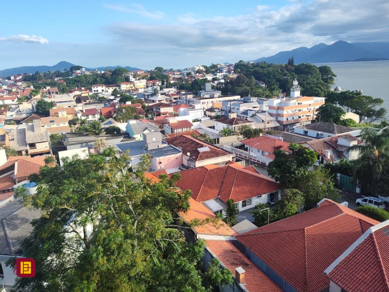Cobertura com 396m², 3 quartos (sendo 1 suíte), 2 garagens, no bairro Bom Abrigo em Florianópolis