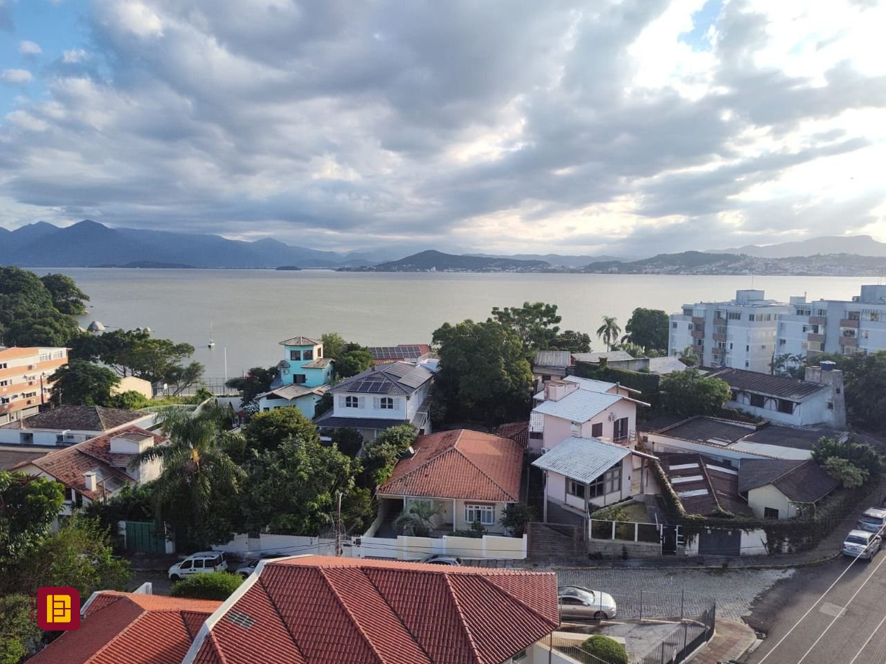 Cobertura com 396m², 3 quartos (sendo 1 suíte), 2 garagens, no bairro Bom Abrigo em Florianópolis