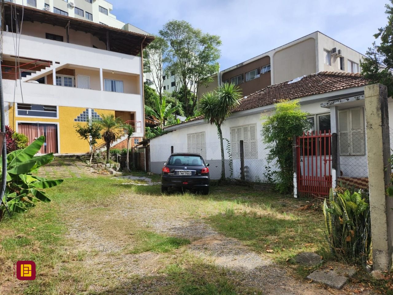 Terreno com 800m², no bairro Agronômica em Florianópolis