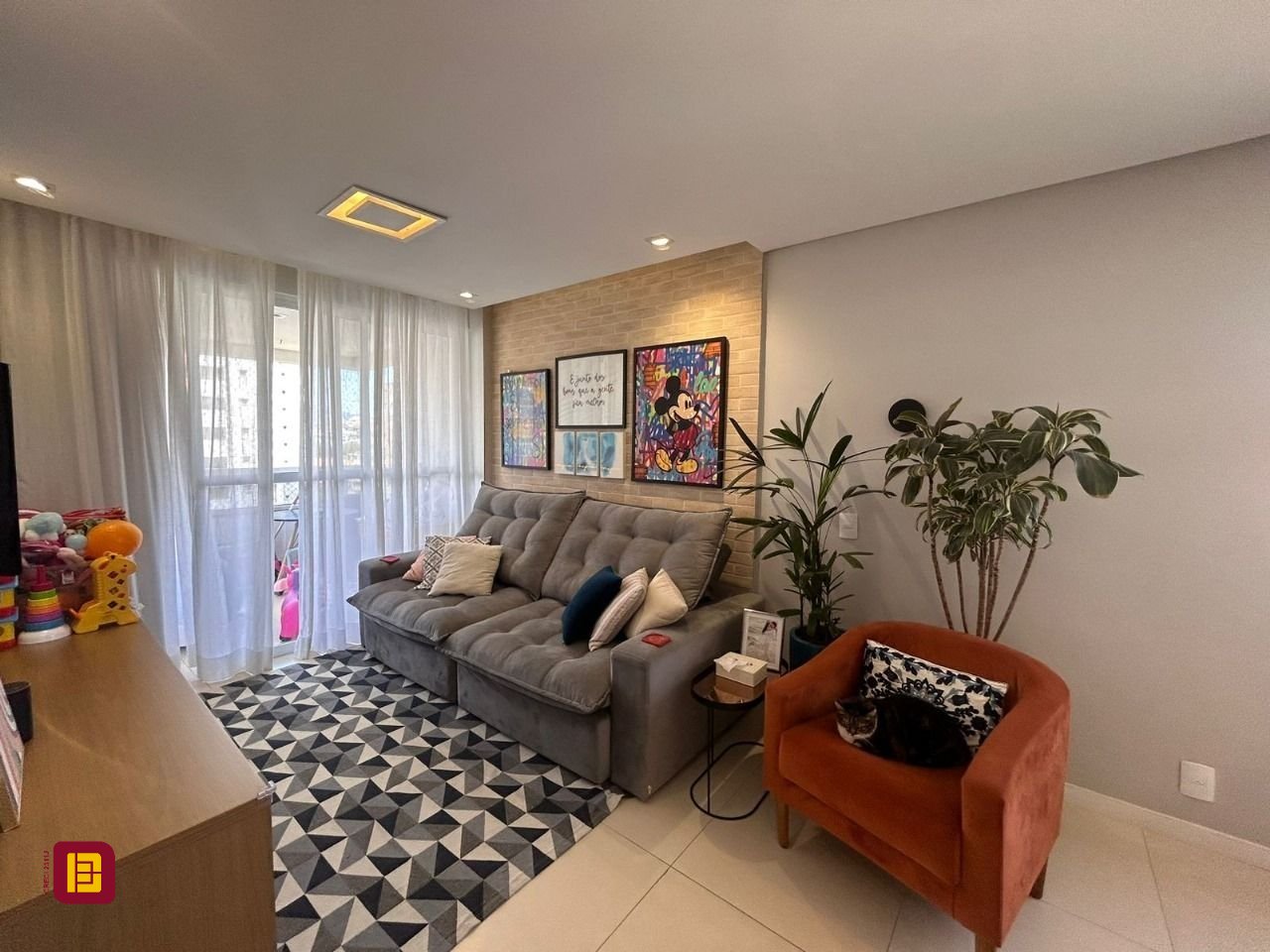 Apartamento com 99m², 4 quartos (sendo 1 suíte), 1 garagem, no bairro Pedra Branca em Palhoça