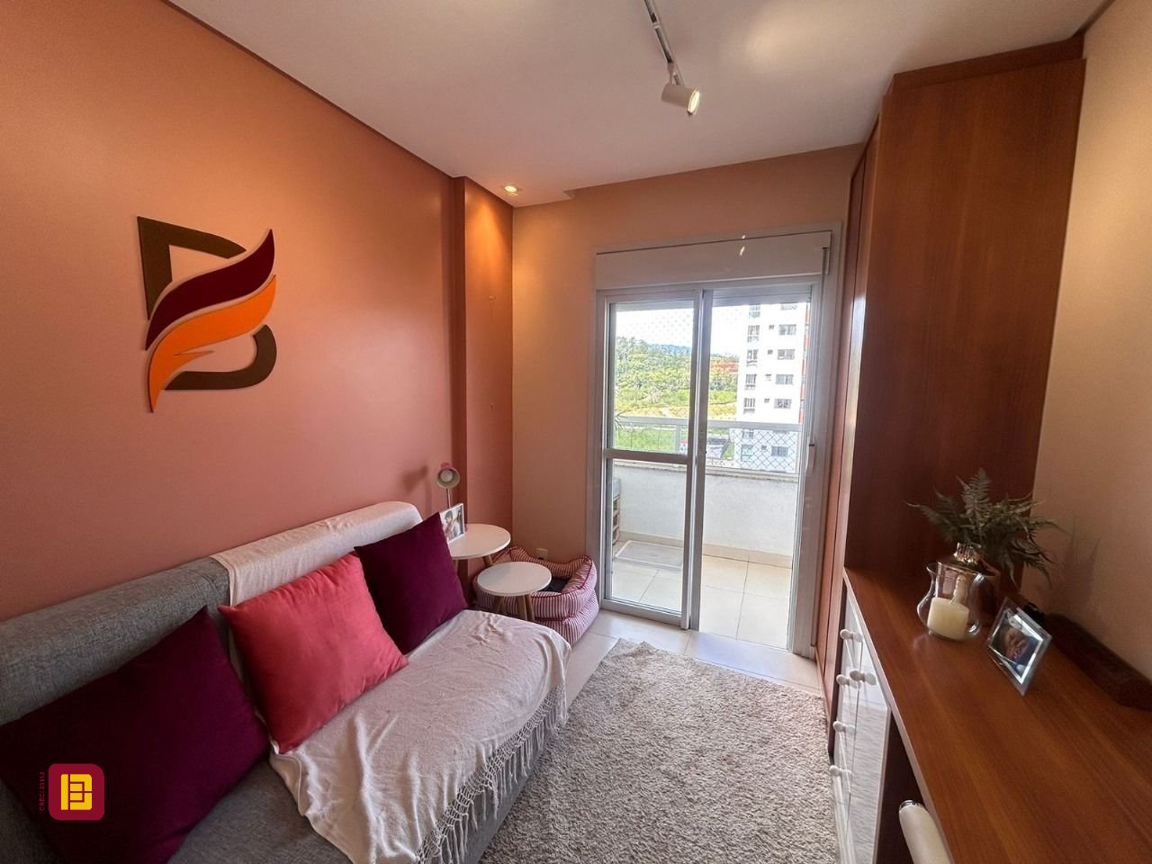 Apartamento com 99m², 4 quartos (sendo 1 suíte), 1 garagem, no bairro Pedra Branca em Palhoça