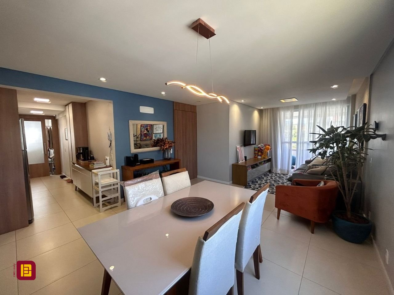 Apartamento com 99m², 4 quartos (sendo 1 suíte), 1 garagem, no bairro Pedra Branca em Palhoça