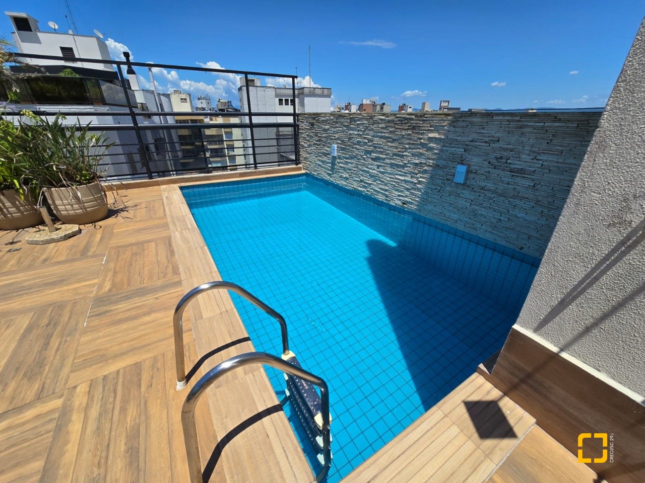 Cobertura com 237m², 5 quartos (sendo 2 suítes), 3 garagens, no bairro Centro em Florianópolis