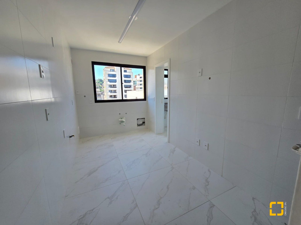 Cobertura com 237m², 5 quartos (sendo 2 suítes), 3 garagens, no bairro Centro em Florianópolis