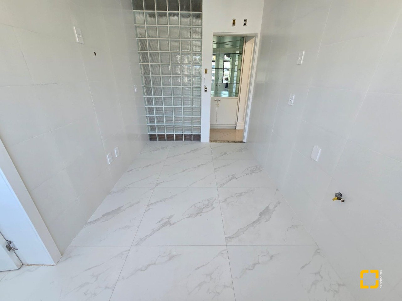 Cobertura com 237m², 5 quartos (sendo 2 suítes), 3 garagens, no bairro Centro em Florianópolis