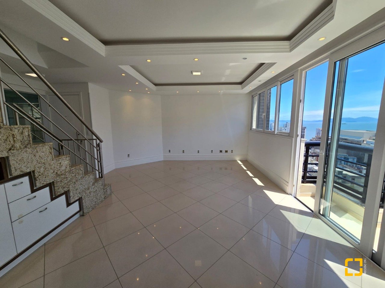 Cobertura com 237m², 5 quartos (sendo 2 suítes), 3 garagens, no bairro Centro em Florianópolis