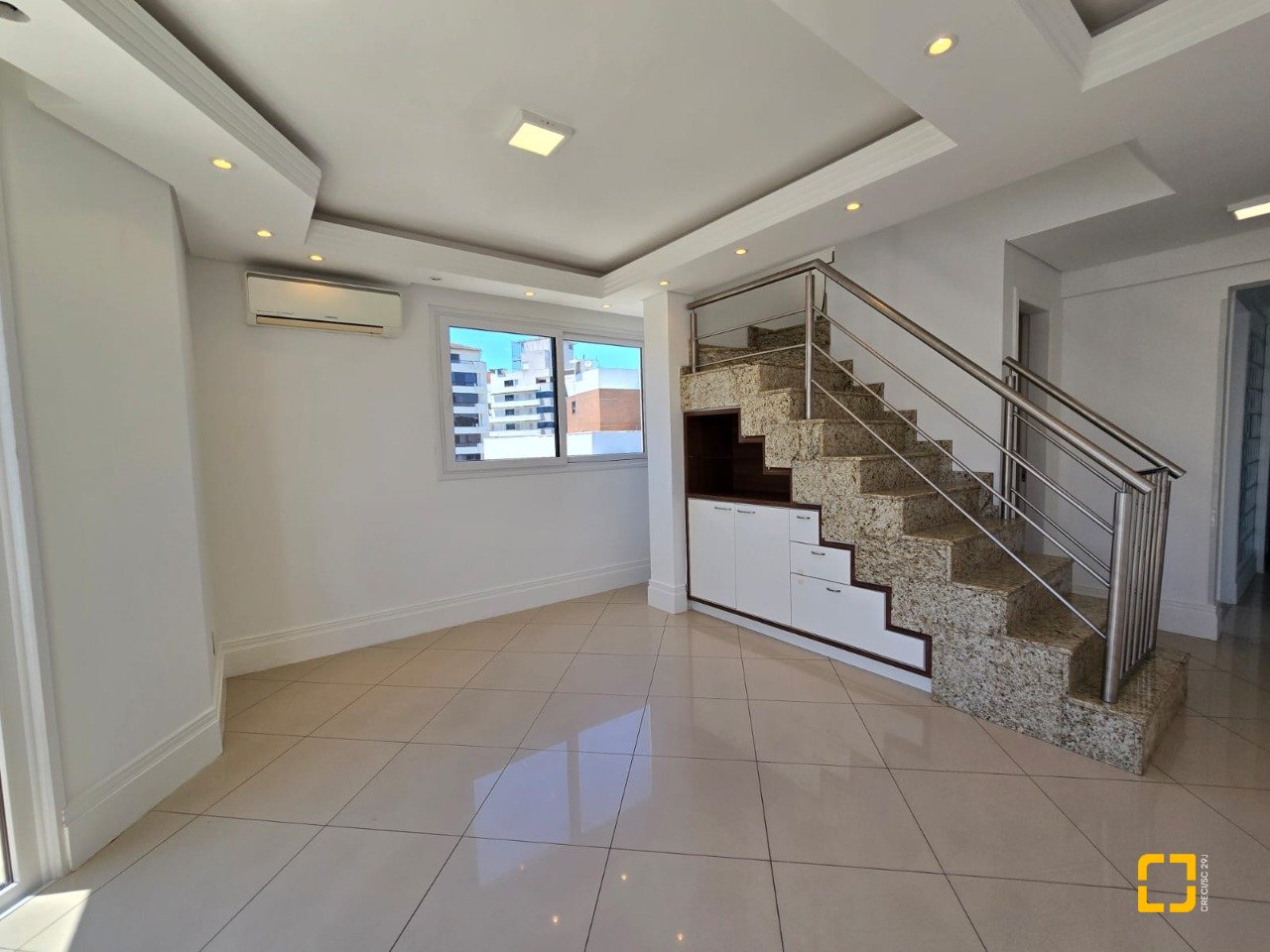 Cobertura com 237m², 5 quartos (sendo 2 suítes), 3 garagens, no bairro Centro em Florianópolis