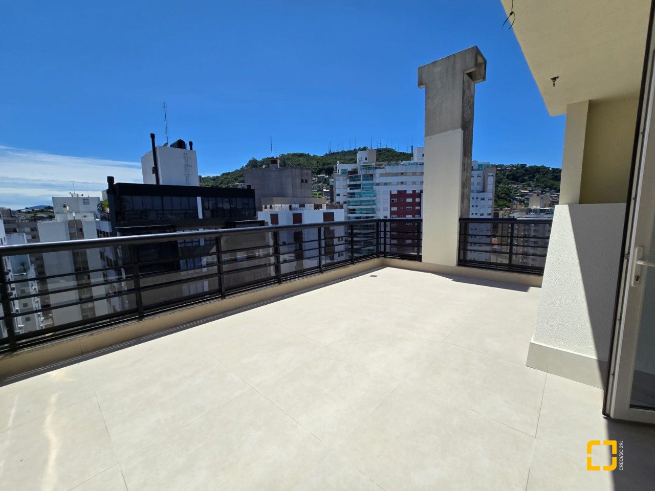 Cobertura com 237m², 5 quartos (sendo 2 suítes), 3 garagens, no bairro Centro em Florianópolis