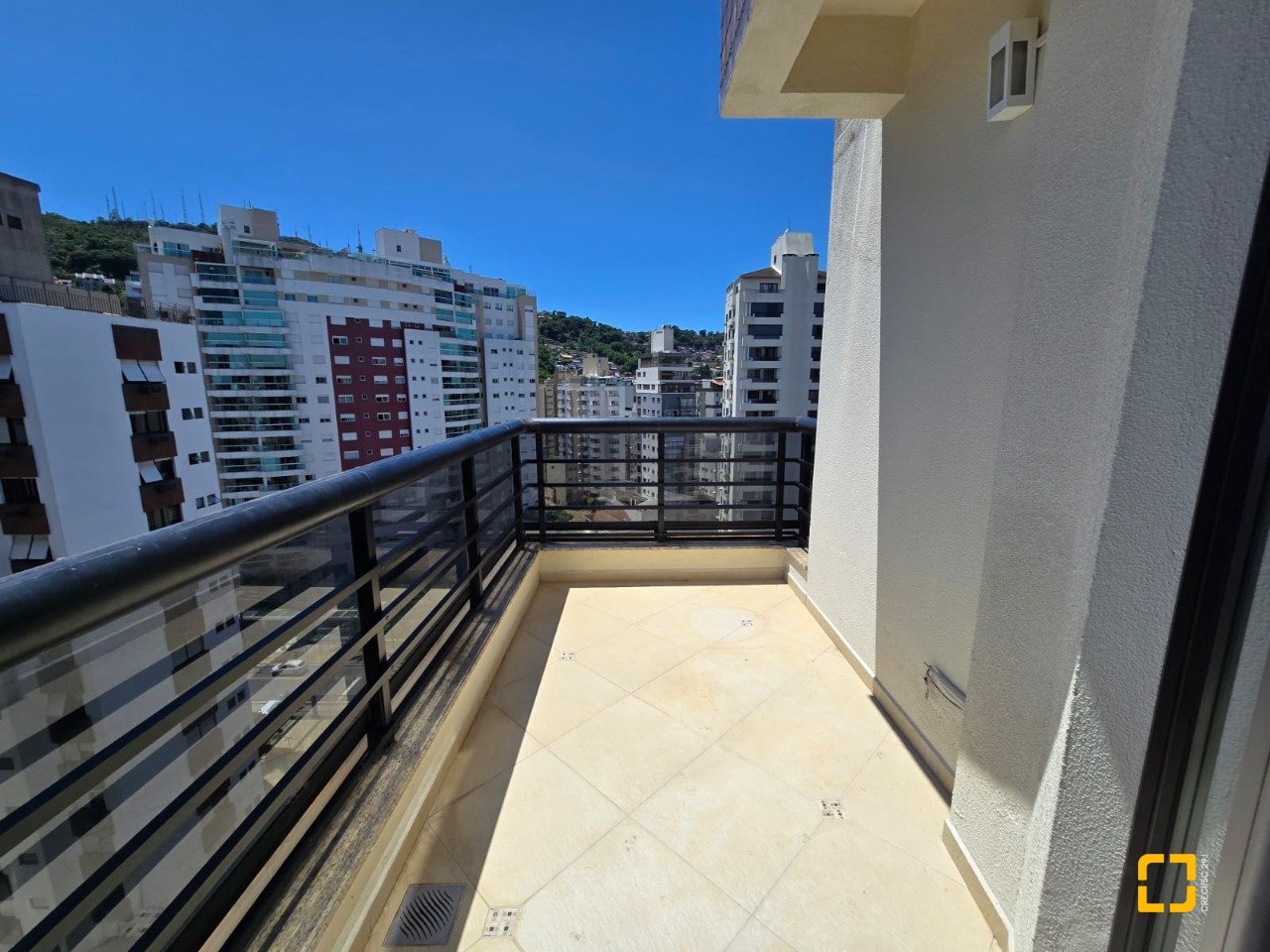 Cobertura com 237m², 5 quartos (sendo 2 suítes), 3 garagens, no bairro Centro em Florianópolis
