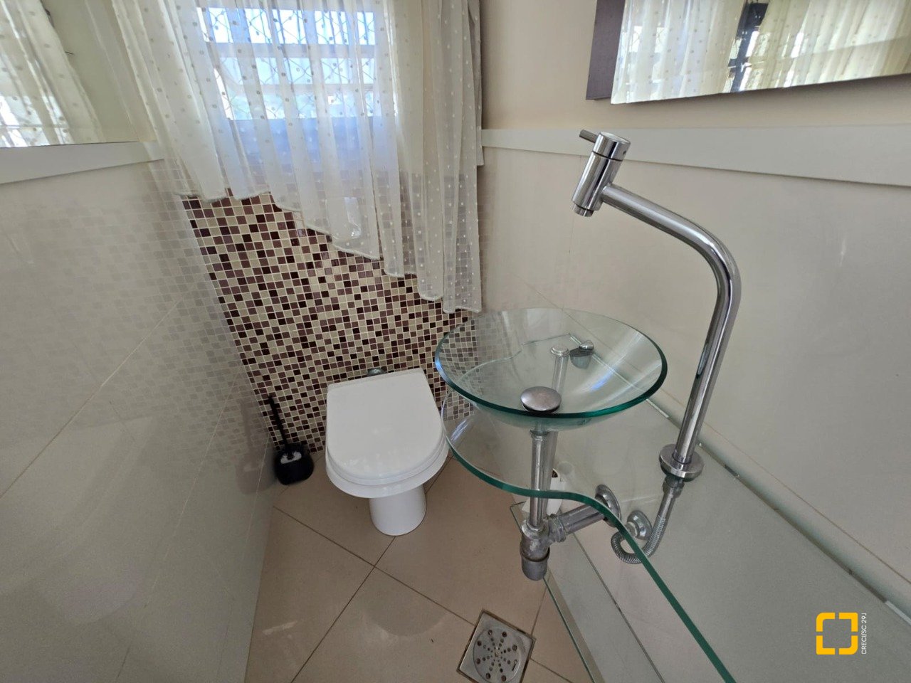 Cobertura com 237m², 5 quartos (sendo 2 suítes), 3 garagens, no bairro Centro em Florianópolis