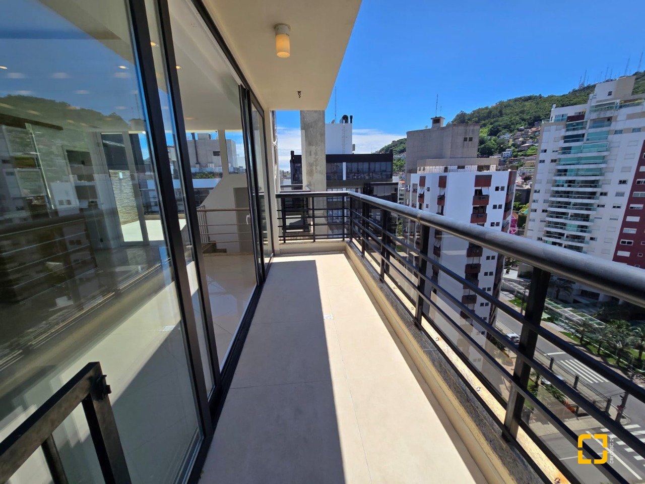 Cobertura com 237m², 5 quartos (sendo 2 suítes), 3 garagens, no bairro Centro em Florianópolis