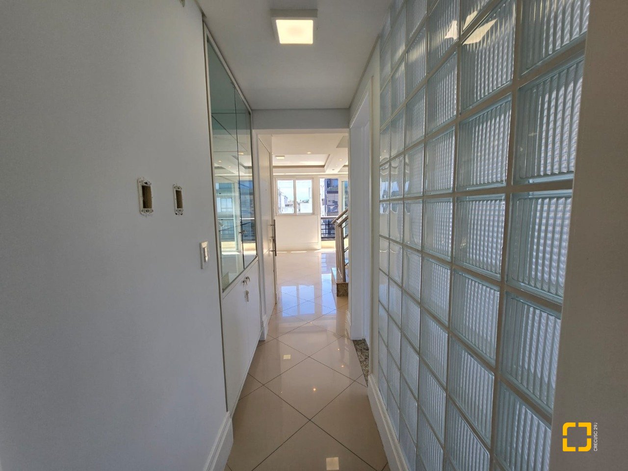 Cobertura com 237m², 5 quartos (sendo 2 suítes), 3 garagens, no bairro Centro em Florianópolis