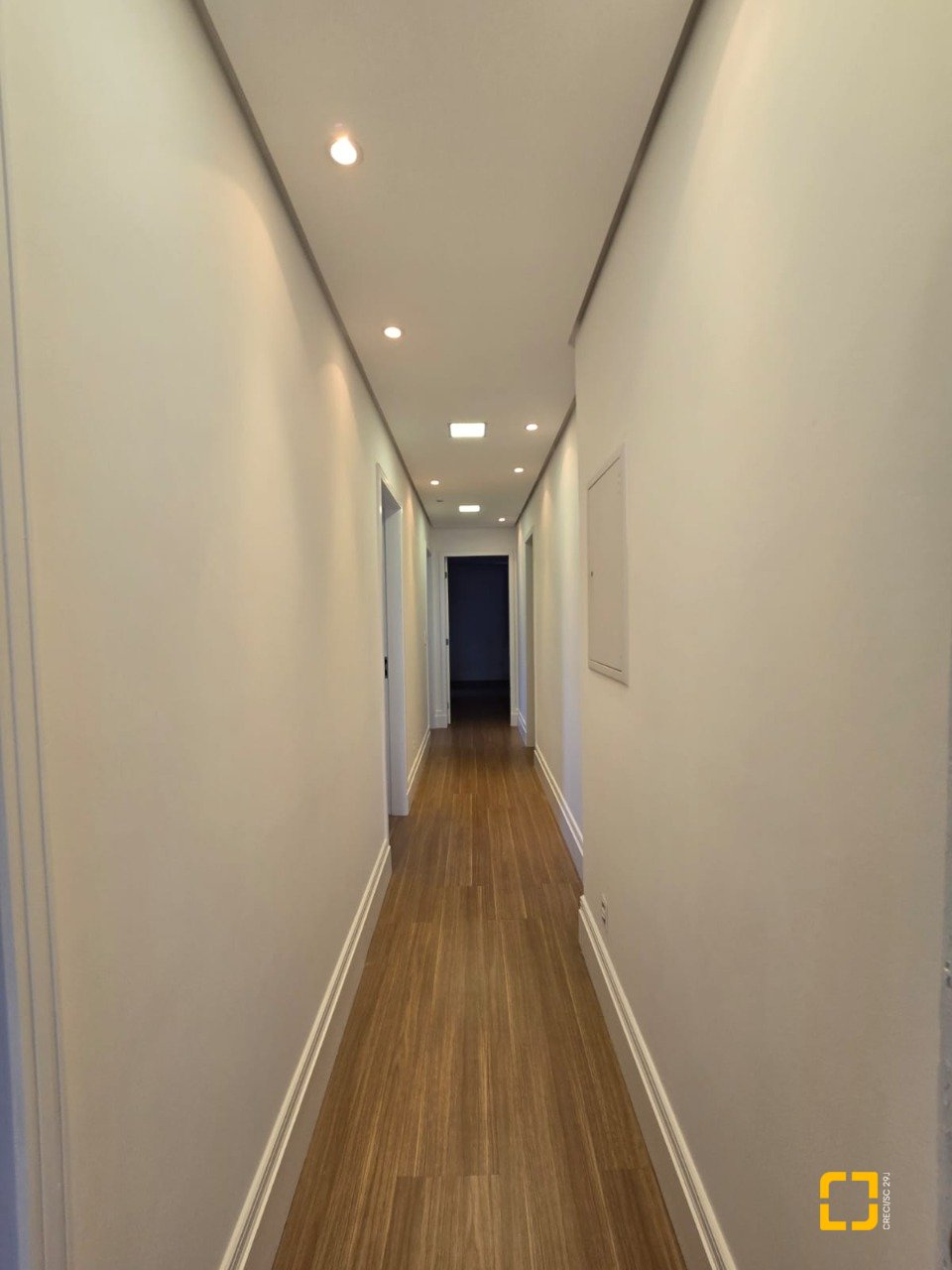 Cobertura com 237m², 5 quartos (sendo 2 suítes), 3 garagens, no bairro Centro em Florianópolis