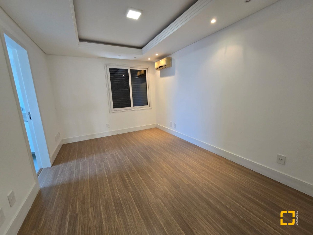 Cobertura com 237m², 5 quartos (sendo 2 suítes), 3 garagens, no bairro Centro em Florianópolis
