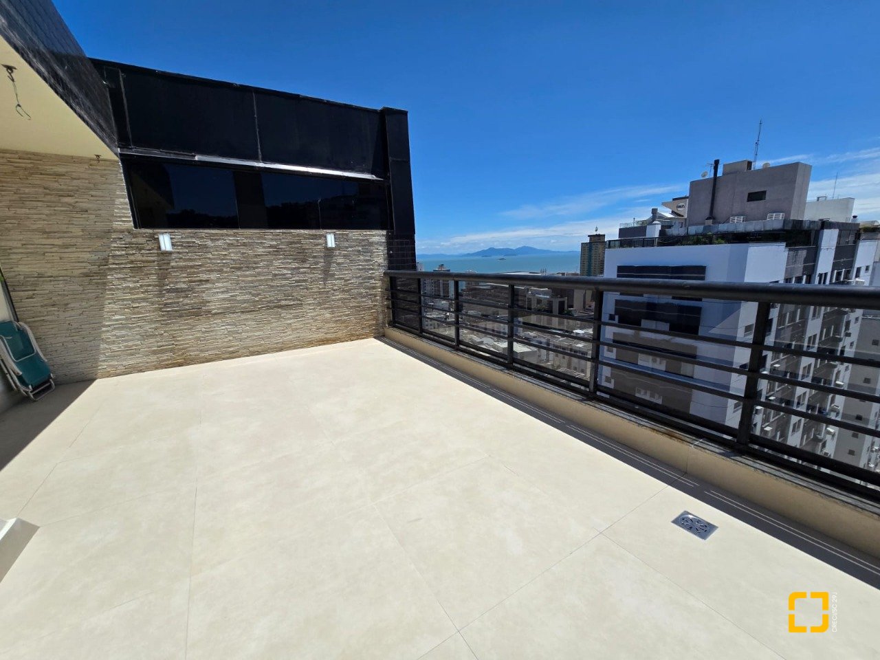 Cobertura com 237m², 5 quartos (sendo 2 suítes), 3 garagens, no bairro Centro em Florianópolis