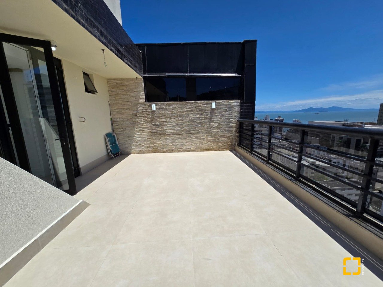 Cobertura com 237m², 5 quartos (sendo 2 suítes), 3 garagens, no bairro Centro em Florianópolis