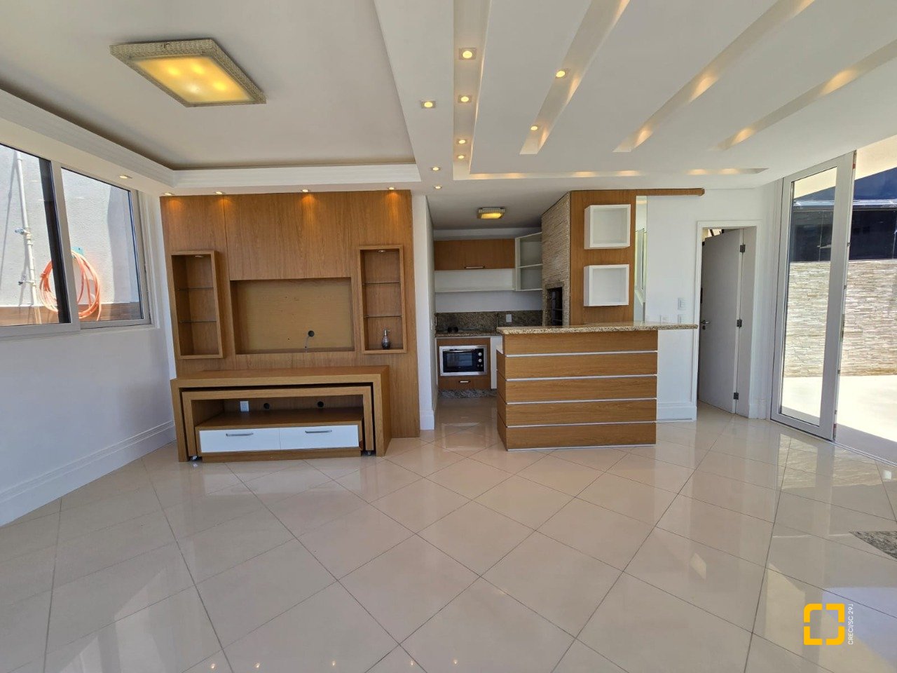 Cobertura com 237m², 5 quartos (sendo 2 suítes), 3 garagens, no bairro Centro em Florianópolis