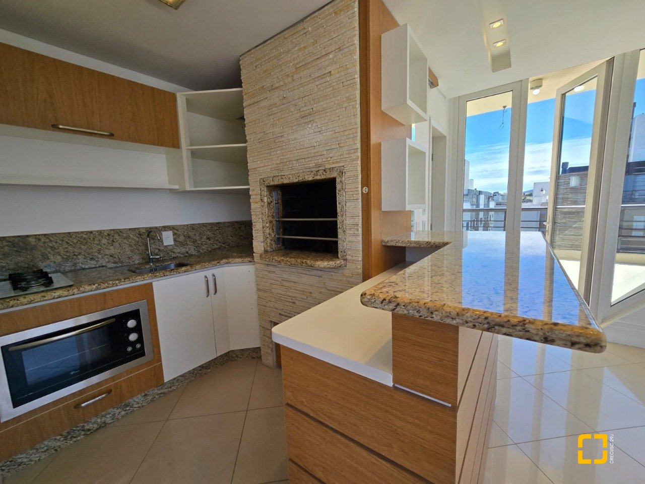 Cobertura com 237m², 5 quartos (sendo 2 suítes), 3 garagens, no bairro Centro em Florianópolis