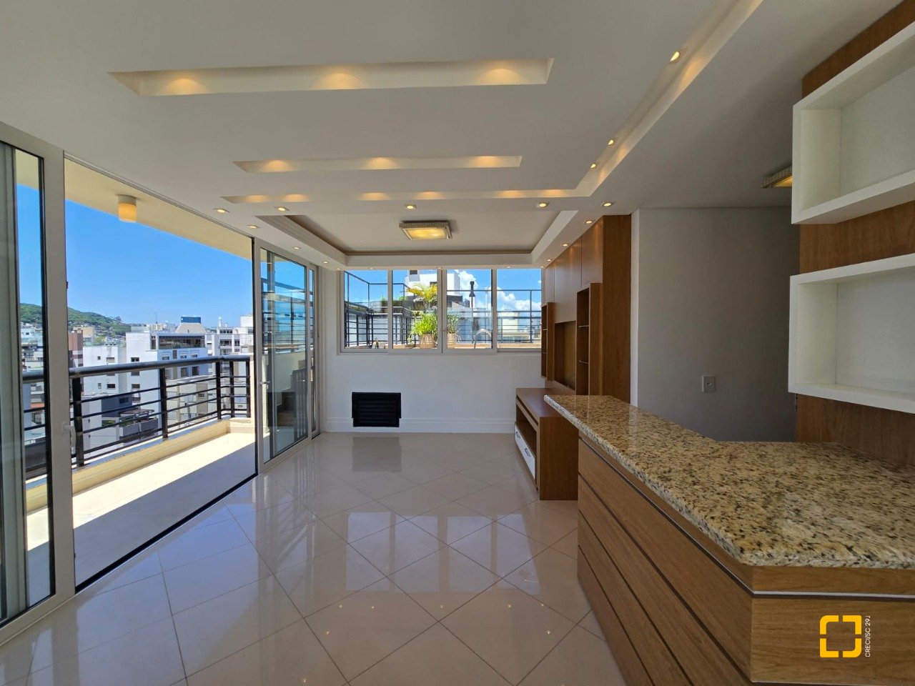 Cobertura com 237m², 5 quartos (sendo 2 suítes), 3 garagens, no bairro Centro em Florianópolis