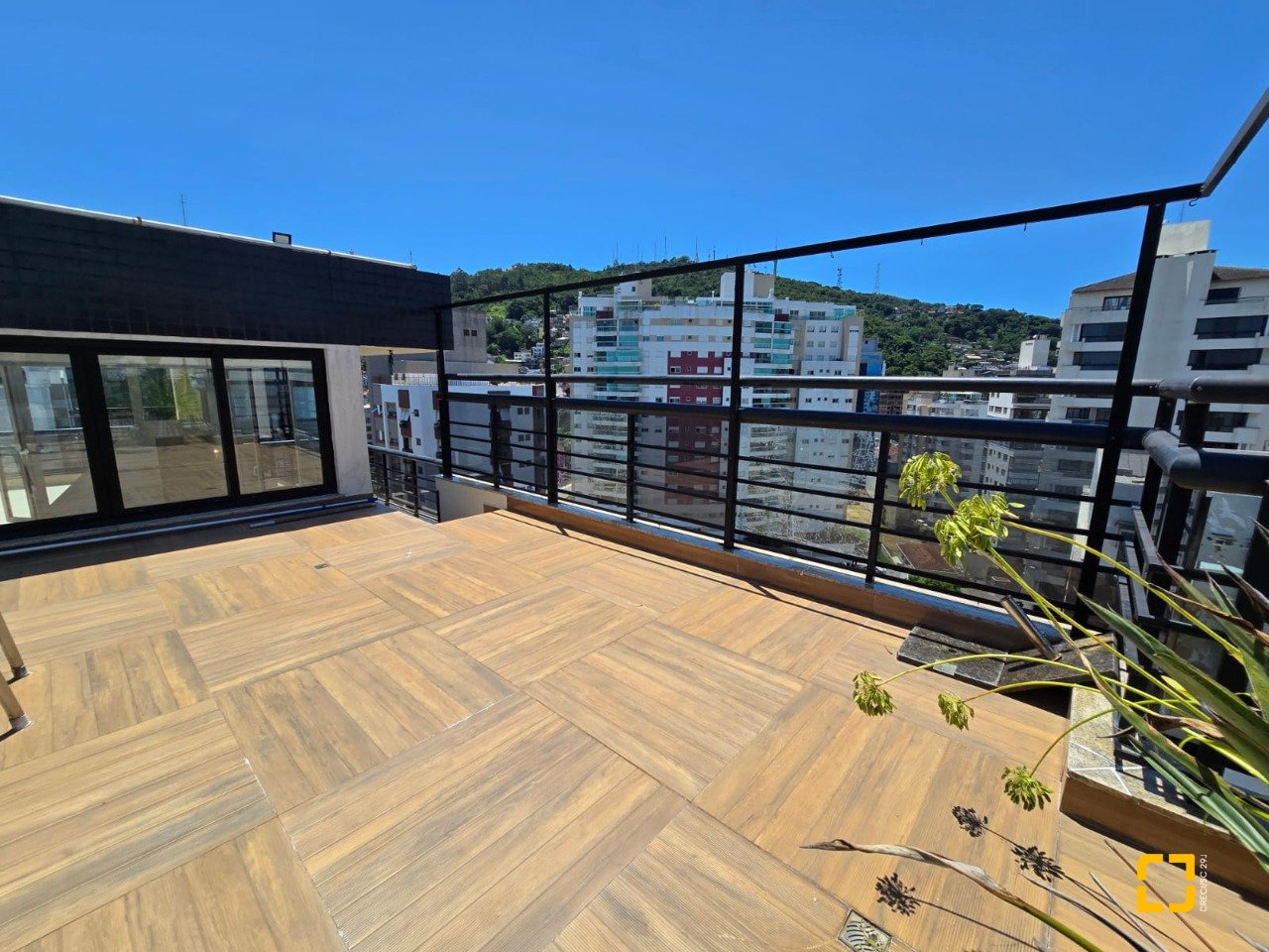 Cobertura com 237m², 5 quartos (sendo 2 suítes), 3 garagens, no bairro Centro em Florianópolis