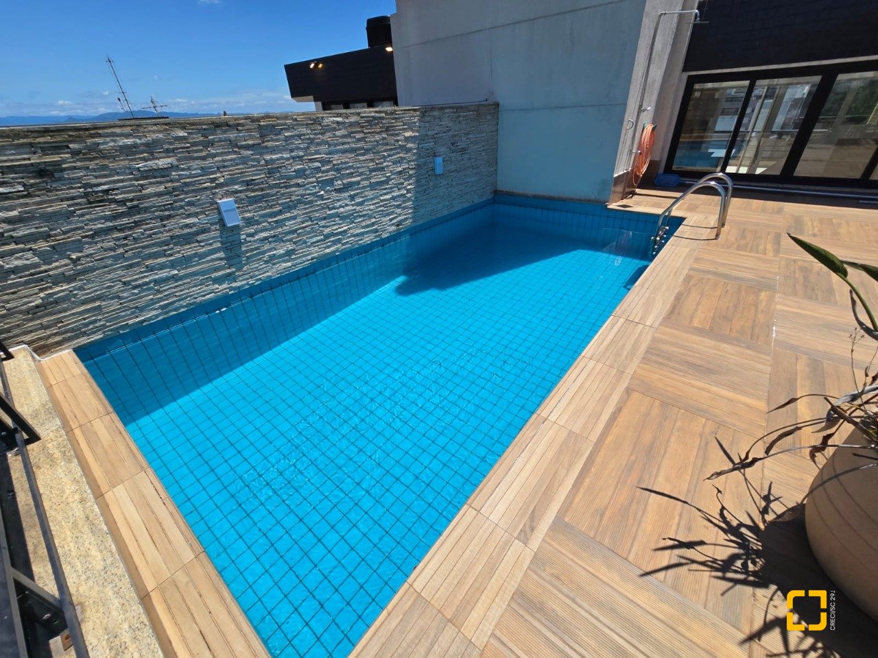 Cobertura com 237m², 5 quartos (sendo 2 suítes), 3 garagens, no bairro Centro em Florianópolis
