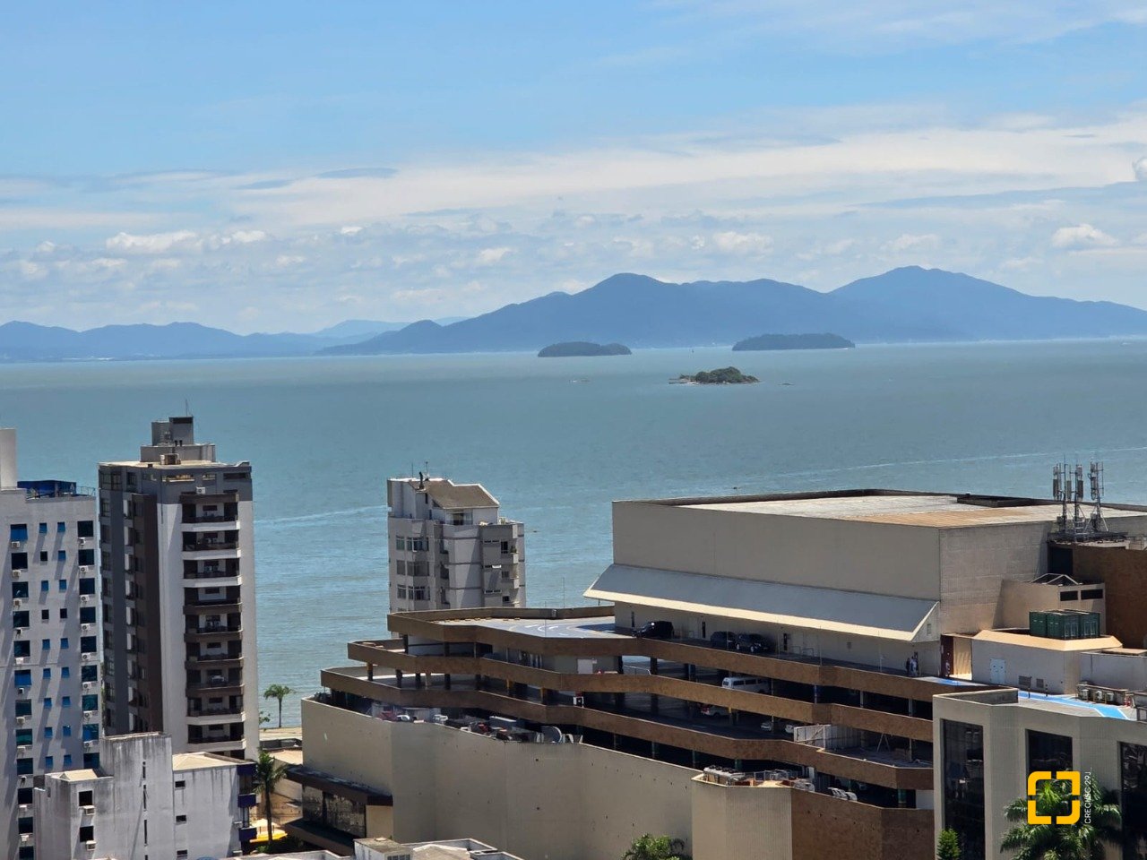 Cobertura com 237m², 5 quartos (sendo 2 suítes), 3 garagens, no bairro Centro em Florianópolis