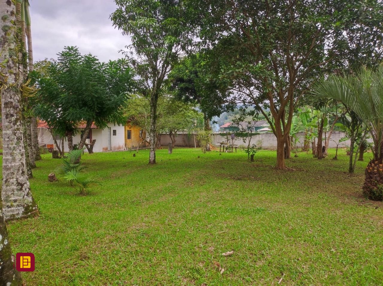 Sítio com 200m², 3 quartos (sendo 1 suíte), 2 garagens, no bairro Sorocaba de Dentro em Biguaçu