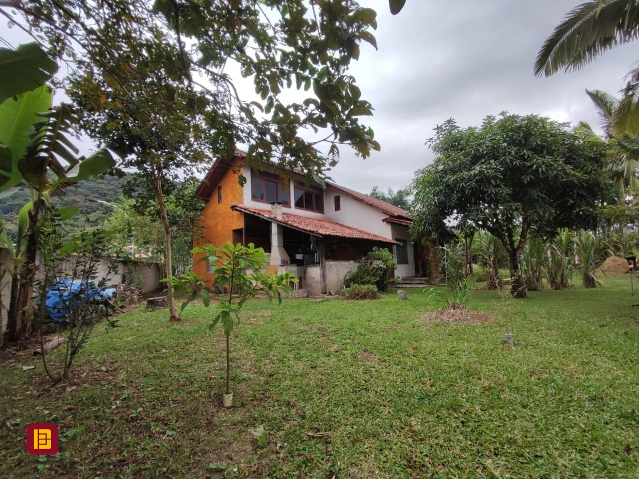 Sítio com 200m², 3 quartos (sendo 1 suíte), 2 garagens, no bairro Sorocaba de Dentro em Biguaçu