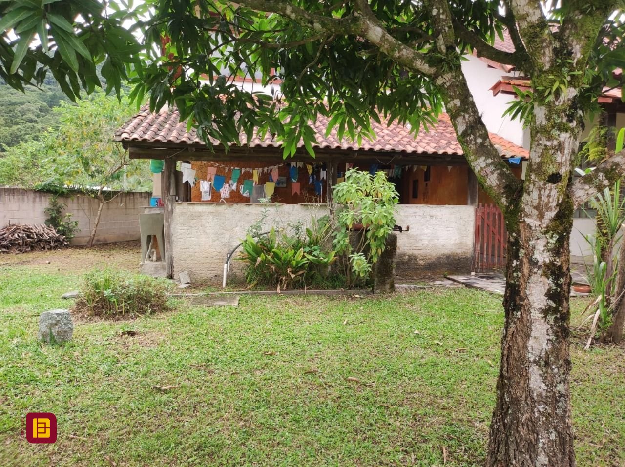 Sítio com 200m², 3 quartos (sendo 1 suíte), 2 garagens, no bairro Sorocaba de Dentro em Biguaçu