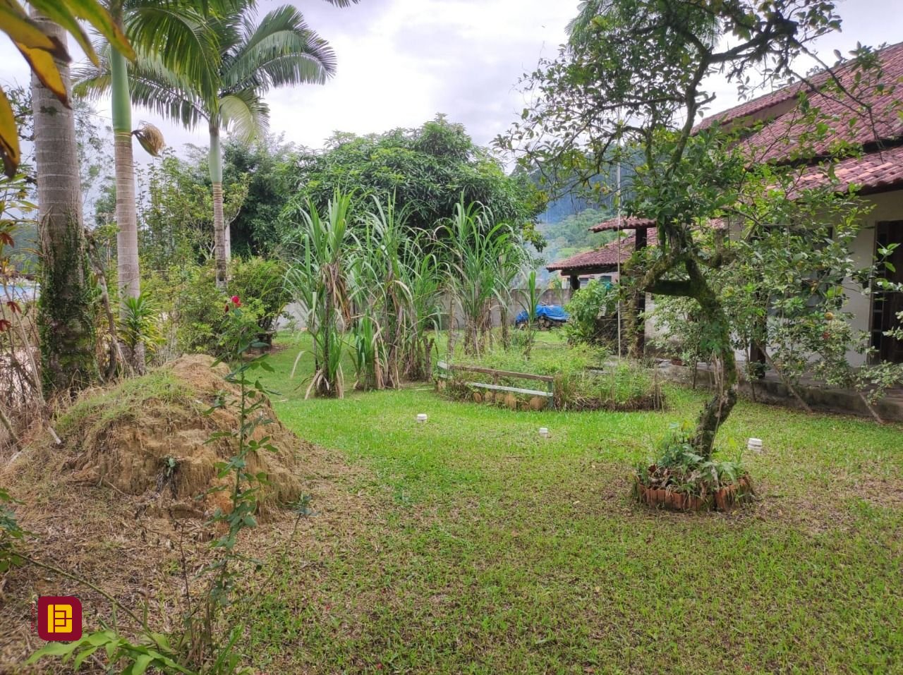 Sítio com 200m², 3 quartos (sendo 1 suíte), 2 garagens, no bairro Sorocaba de Dentro em Biguaçu