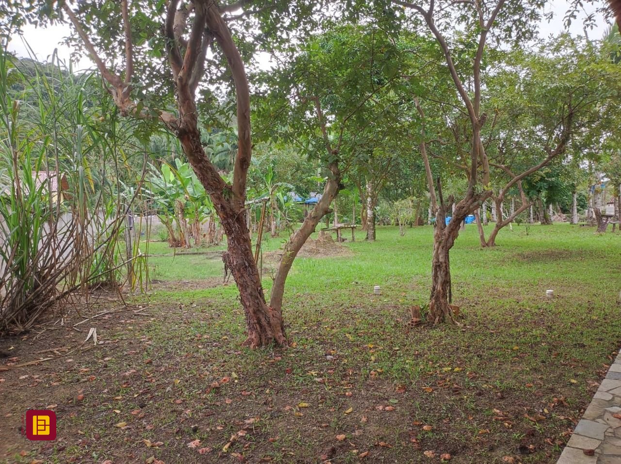 Sítio com 200m², 3 quartos (sendo 1 suíte), 2 garagens, no bairro Sorocaba de Dentro em Biguaçu