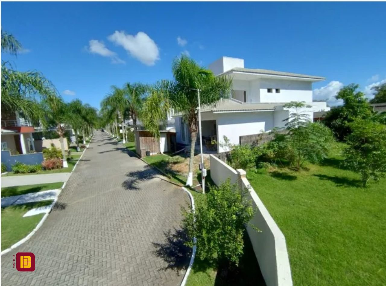 Casa de Condomínio com 280m², 4 quartos (sendo 4 suítes), 2 garagens, no bairro Vargem Pequena em Florianópolis