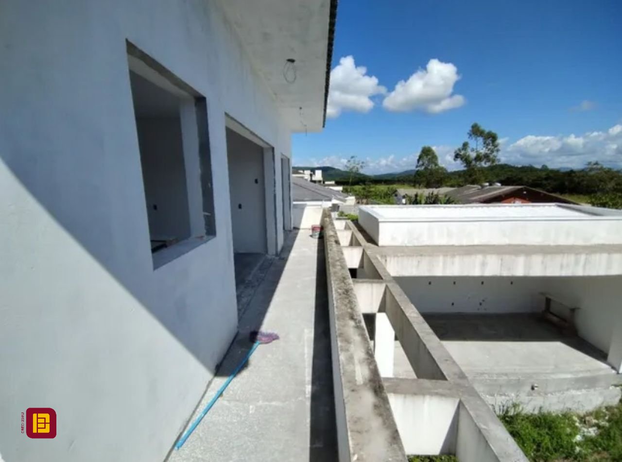 Casa de Condomínio com 280m², 4 quartos (sendo 4 suítes), 2 garagens, no bairro Vargem Pequena em Florianópolis