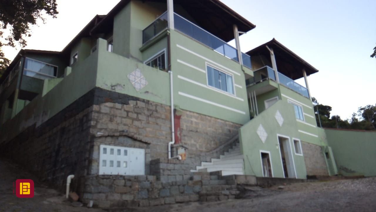 Casa com 484m², 14 quartos (sendo 7 suítes), 10 garagens, no bairro Armação do Pântano do Sul em Florianópolis