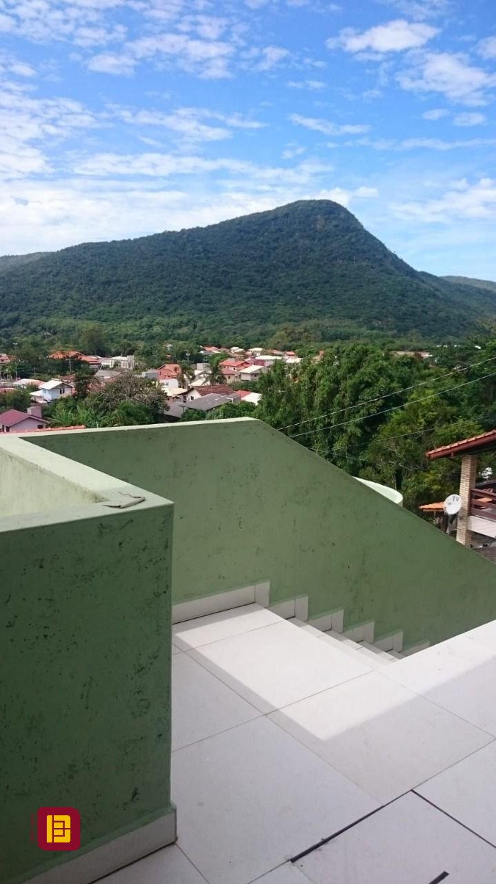 Casa com 484m², 14 quartos (sendo 7 suítes), 10 garagens, no bairro Armação do Pântano do Sul em Florianópolis