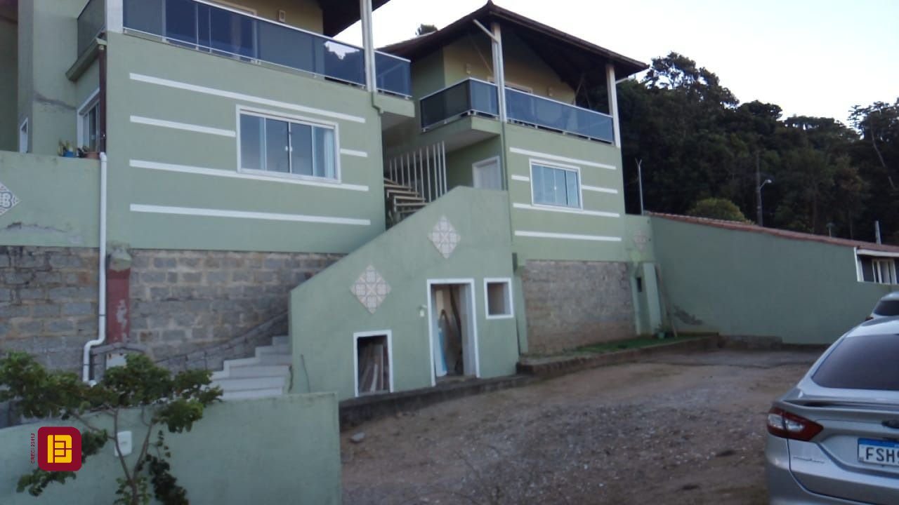 Casa com 484m², 14 quartos (sendo 7 suítes), 10 garagens, no bairro Armação do Pântano do Sul em Florianópolis